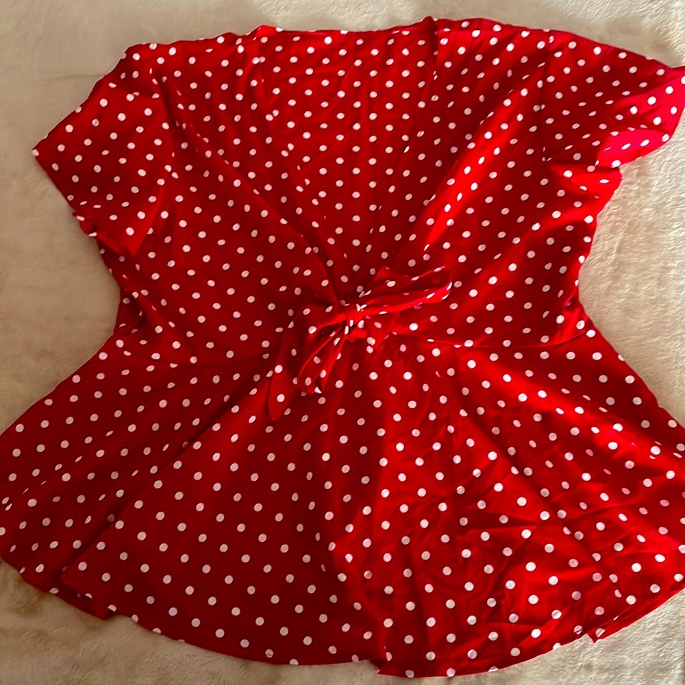 Short sleeve polka dot red shirt
